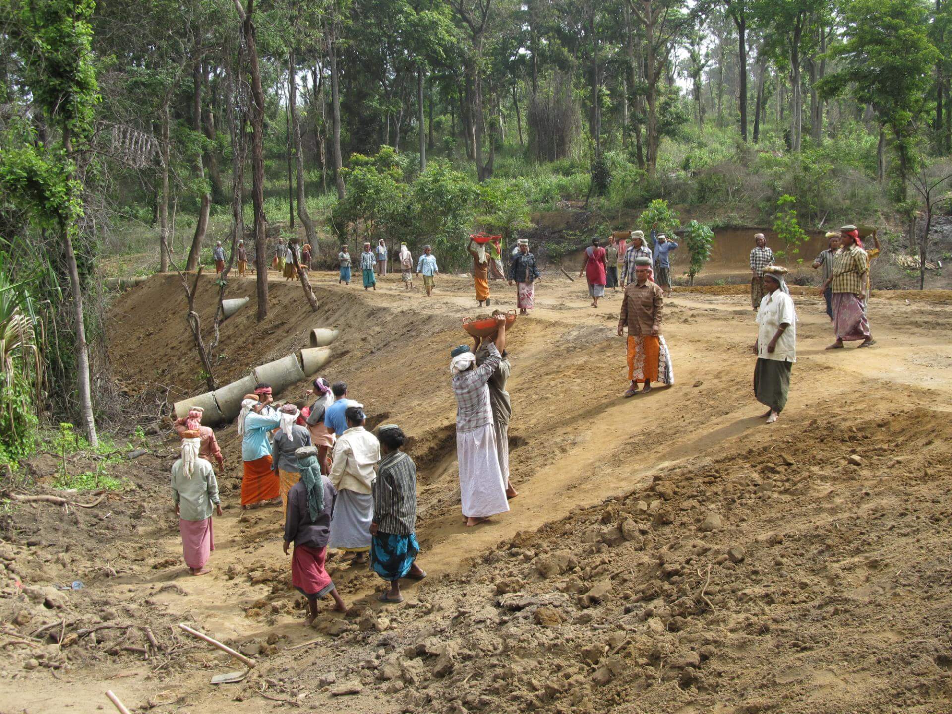 Construction-of-earthen-dam.jpg